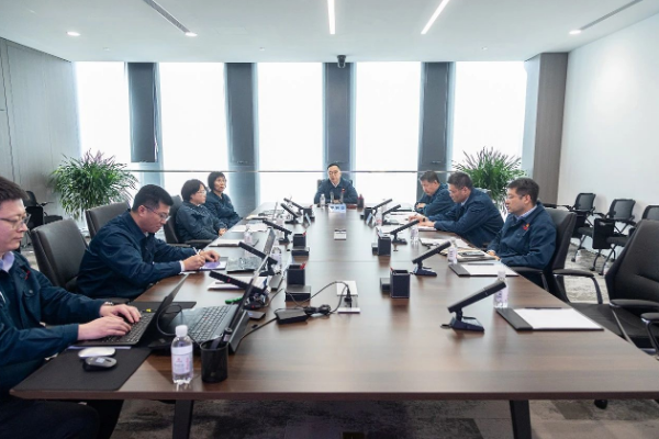 中国重汽集团党委部署开展深入贯彻中央八项规定精神学习教育工作