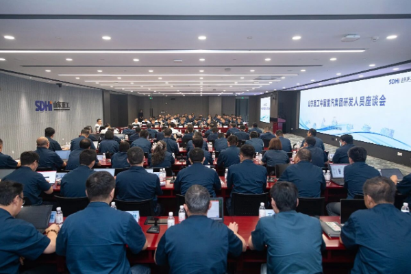中国重汽召开研发人员座谈会