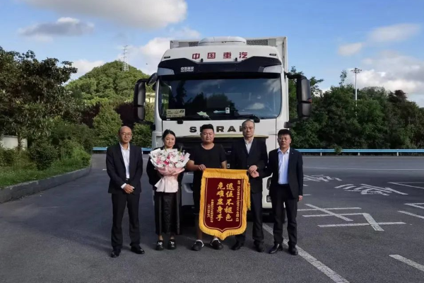 在豫每卖一辆汕德卡捐500元！中国重汽让“孤胆”英雄不“孤独”！
