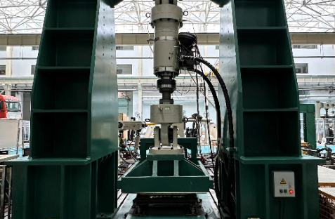 (3)汽车牵引座两自由度动态疲劳测试