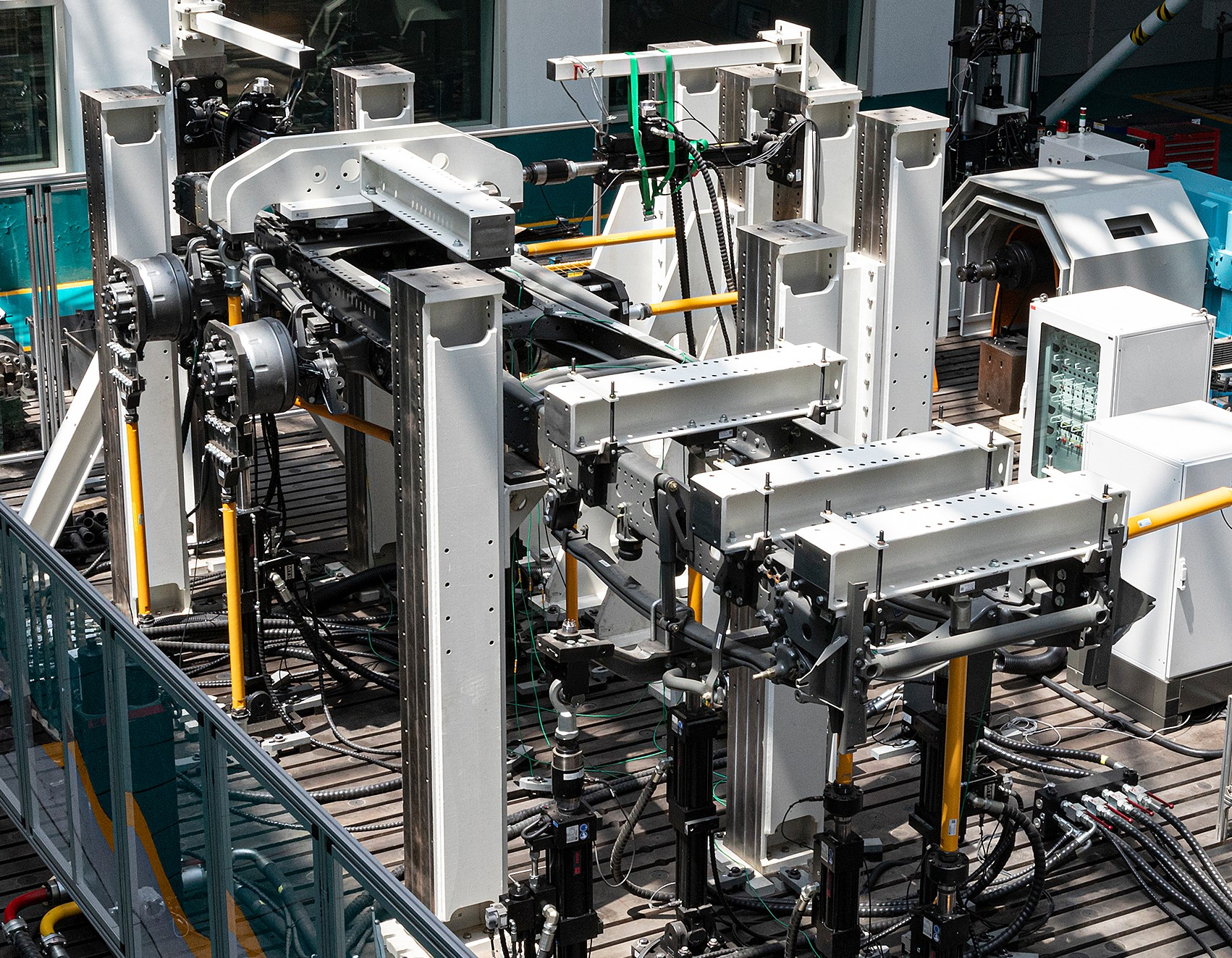 (1)车架总成道路模拟疲劳测试